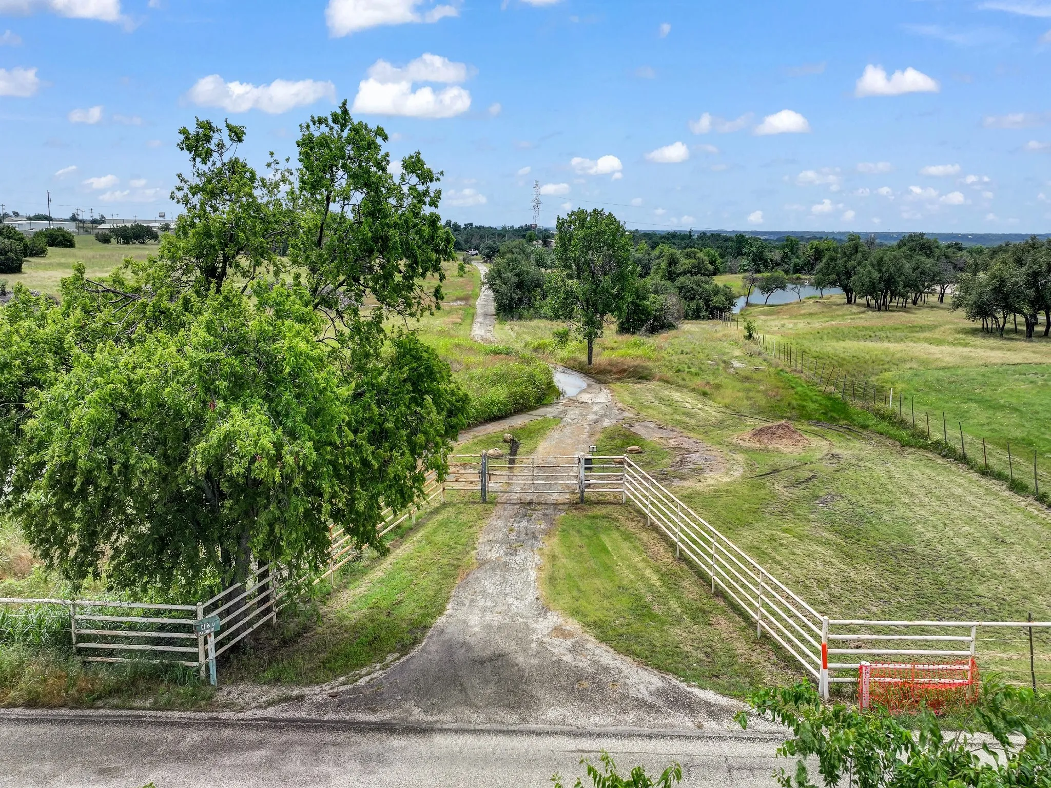 Farm For Sale in Parker County , 401 Old Agnes Road, Weatherford, Texas 76088, 3 Bedroom, 2 Bathroom, 2 Garage spaces, 2,380 Sqft, built in 1978, Preowned, mls#20946572, Real Estate Agent in Weatherford, Homes For Sale in Parker county, Homes For Sale in Weatherford, Realtor in Weatherford Texas, Real Estate Brokerage Independent Realty Texas, Luminita Cordes Realtor