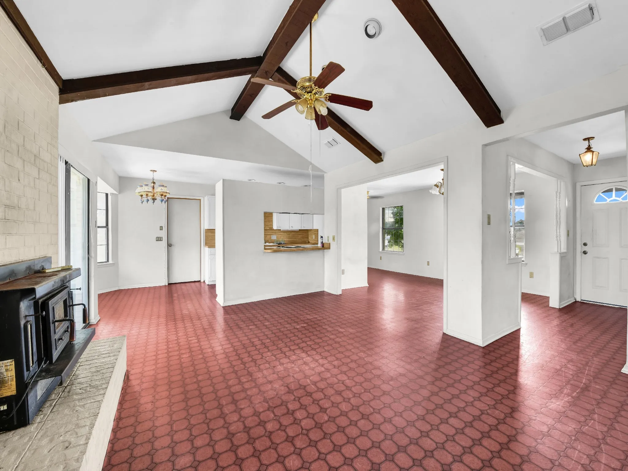 Farm For Sale in Parker County , 401 Old Agnes Road, Weatherford, Texas 76088, 3 Bedroom, 2 Bathroom, 2 Garage spaces, 2,380 Sqft, built in 1978, Preowned, mls#20946572, Real Estate Agent in Weatherford, Homes For Sale in Parker county, Homes For Sale in Weatherford, Realtor in Weatherford Texas, Real Estate Brokerage Independent Realty Texas, Luminita Cordes Realtor
