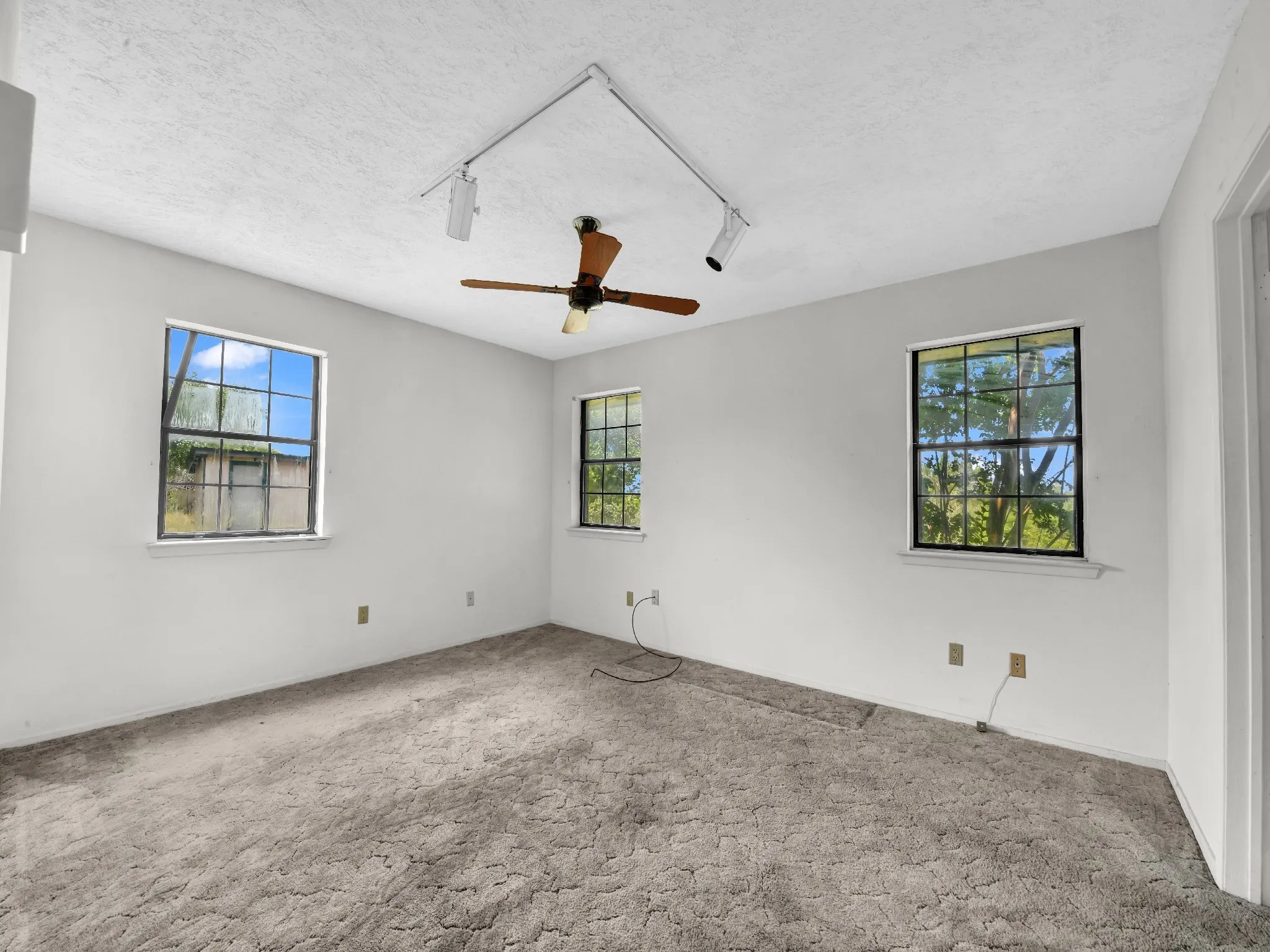 Farm For Sale in Parker County , 401 Old Agnes Road, Weatherford, Texas 76088, 3 Bedroom, 2 Bathroom, 2 Garage spaces, 2,380 Sqft, built in 1978, Preowned, mls#20946572, Real Estate Agent in Weatherford, Homes For Sale in Parker county, Homes For Sale in Weatherford, Realtor in Weatherford Texas, Real Estate Brokerage Independent Realty Texas, Luminita Cordes Realtor