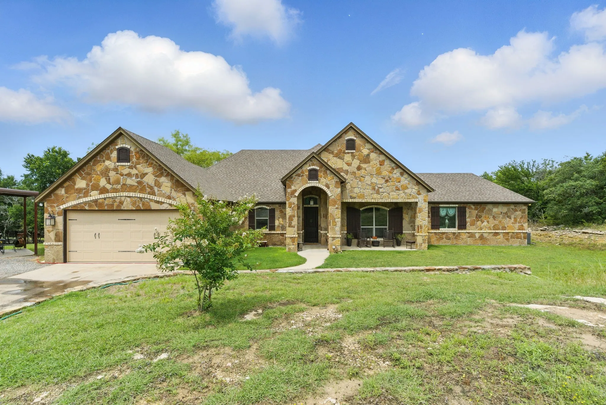 Single Family Residence For Sale in Erath County , 565 Ridgeway Drive, Bluff Dale, Texas 76433, 4 Bedroom, 3 Bathroom, 2 Garage spaces, 2,807 Sqft, built in 2016, Preowned, mls#20968251, Real Estate Agent in Bluff Dale, Homes For Sale in Erath county, Homes For Sale in Bluff Dale, Realtor in Bluff Dale Texas, Real Estate Brokerage Independent Realty Texas, Luminita Cordes Realtor