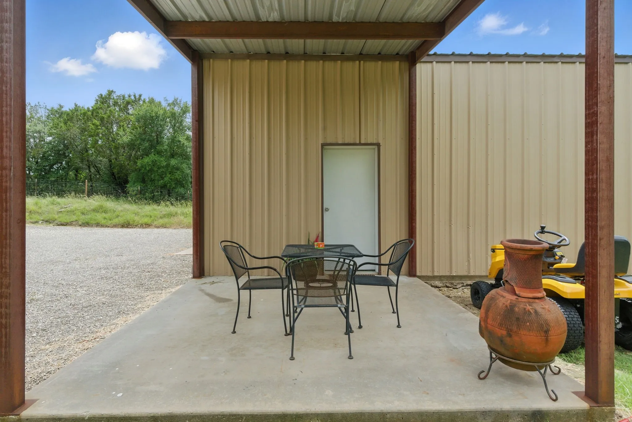 Single Family Residence For Sale in Erath County , 565 Ridgeway Drive, Bluff Dale, Texas 76433, 4 Bedroom, 3 Bathroom, 2 Garage spaces, 2,807 Sqft, built in 2016, Preowned, mls#20968251, Real Estate Agent in Bluff Dale, Homes For Sale in Erath county, Homes For Sale in Bluff Dale, Realtor in Bluff Dale Texas, Real Estate Brokerage Independent Realty Texas, Luminita Cordes Realtor