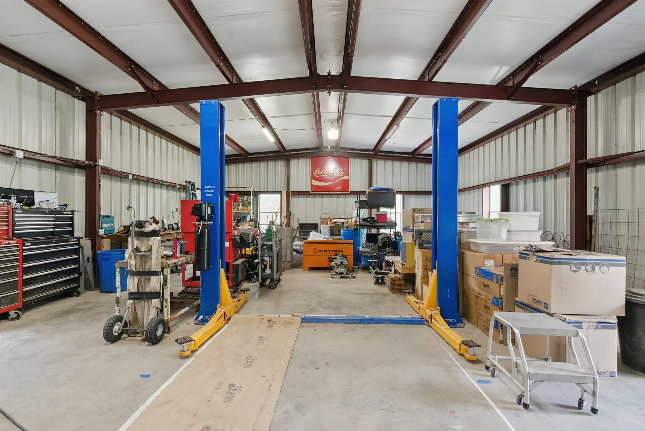 Single Family Residence For Sale in Erath County , 565 Ridgeway Drive, Bluff Dale, Texas 76433, 4 Bedroom, 3 Bathroom, 2 Garage spaces, 2,807 Sqft, built in 2016, Preowned, mls#20968251, Real Estate Agent in Bluff Dale, Homes For Sale in Erath county, Homes For Sale in Bluff Dale, Realtor in Bluff Dale Texas, Real Estate Brokerage Independent Realty Texas, Luminita Cordes Realtor