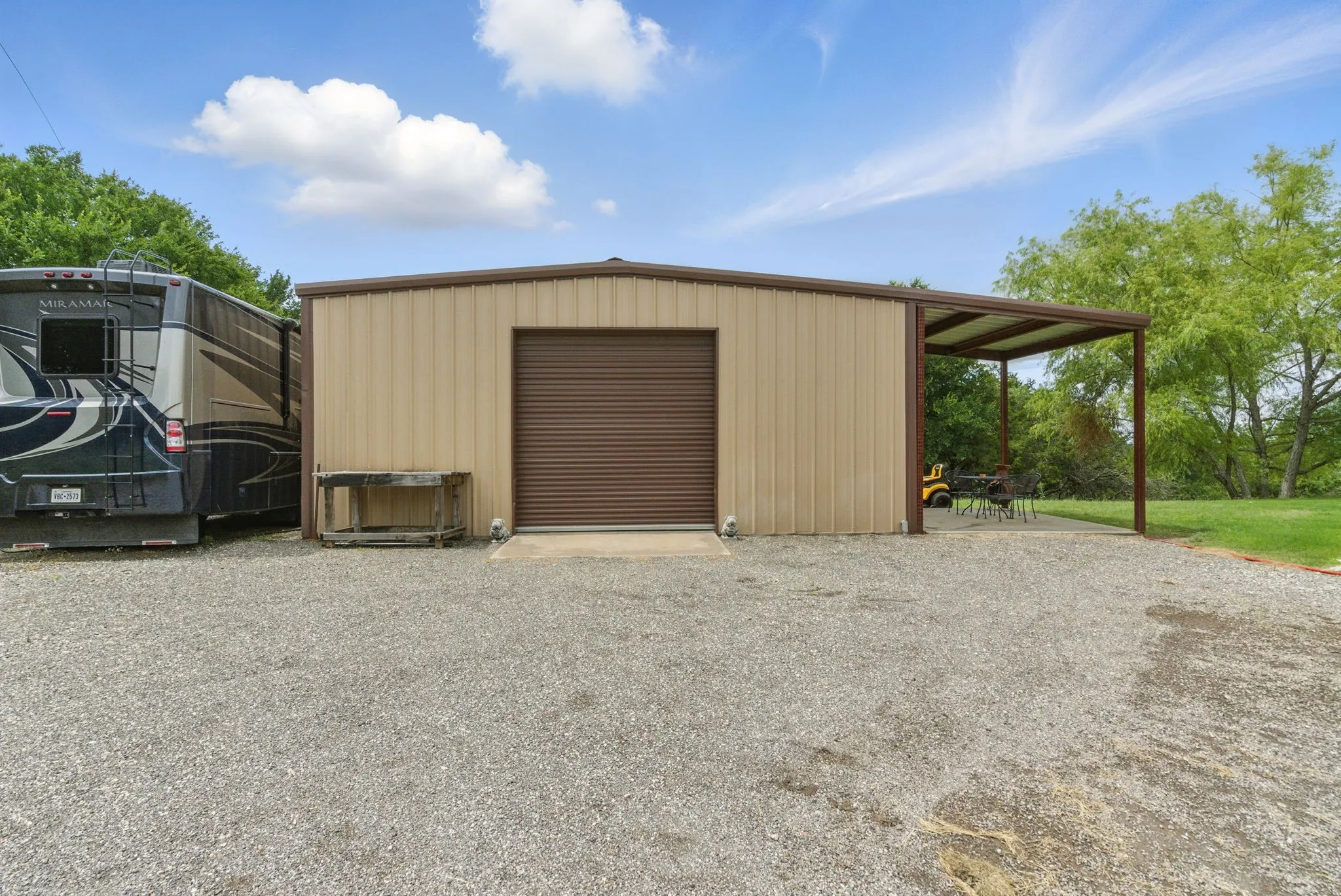 Single Family Residence For Sale in Erath County , 565 Ridgeway Drive, Bluff Dale, Texas 76433, 4 Bedroom, 3 Bathroom, 2 Garage spaces, 2,807 Sqft, built in 2016, Preowned, mls#20968251, Real Estate Agent in Bluff Dale, Homes For Sale in Erath county, Homes For Sale in Bluff Dale, Realtor in Bluff Dale Texas, Real Estate Brokerage Independent Realty Texas, Luminita Cordes Realtor