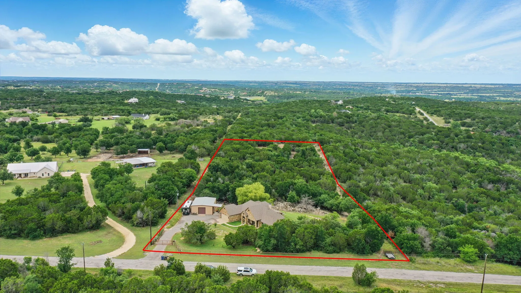 Single Family Residence For Sale in Erath County , 565 Ridgeway Drive, Bluff Dale, Texas 76433, 4 Bedroom, 3 Bathroom, 2 Garage spaces, 2,807 Sqft, built in 2016, Preowned, mls#20968251, Real Estate Agent in Bluff Dale, Homes For Sale in Erath county, Homes For Sale in Bluff Dale, Realtor in Bluff Dale Texas, Real Estate Brokerage Independent Realty Texas, Luminita Cordes Realtor
