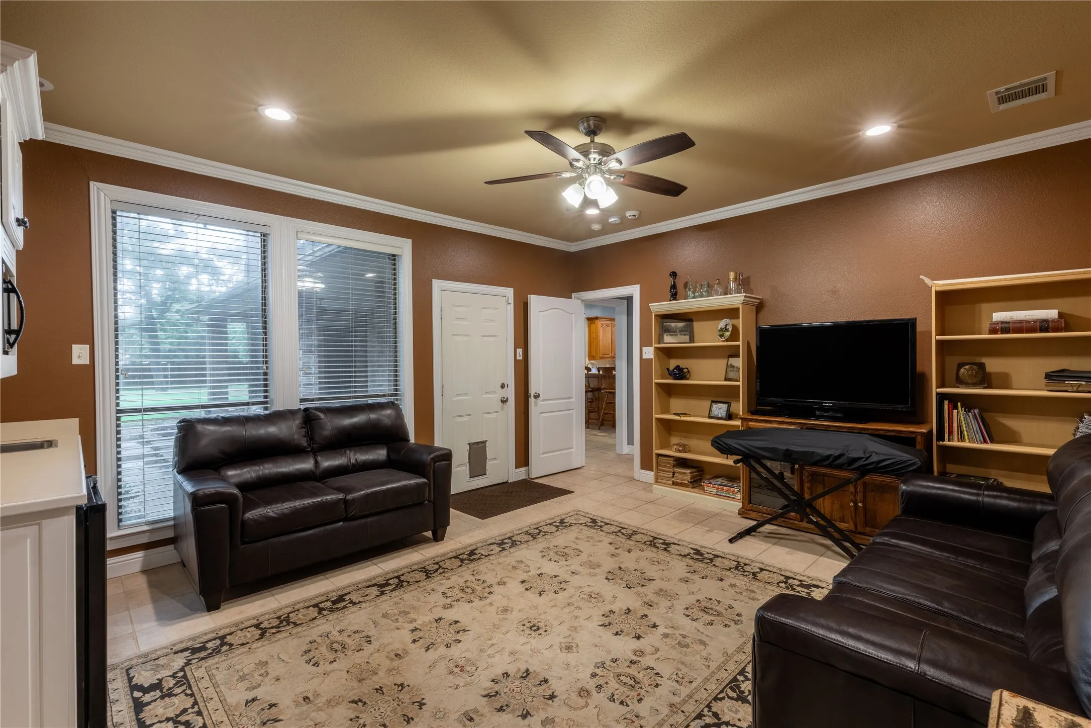 Single Family Residence For Sale in Kaufman County , 320 Rustic Oaks, Combine, Texas 75159, 4 Bedroom, 4 Bathroom, 2 Garage spaces, 3,404 Sqft, built in 2000, Preowned, Price $545,000, mls#20969831, Real Estate Agent in Combine, Homes For Sale in Kaufman county, Homes For Sale in Combine, Realtor in Combine Texas, Real Estate Brokerage Independent Realty Texas, Luminita Cordes Realtor