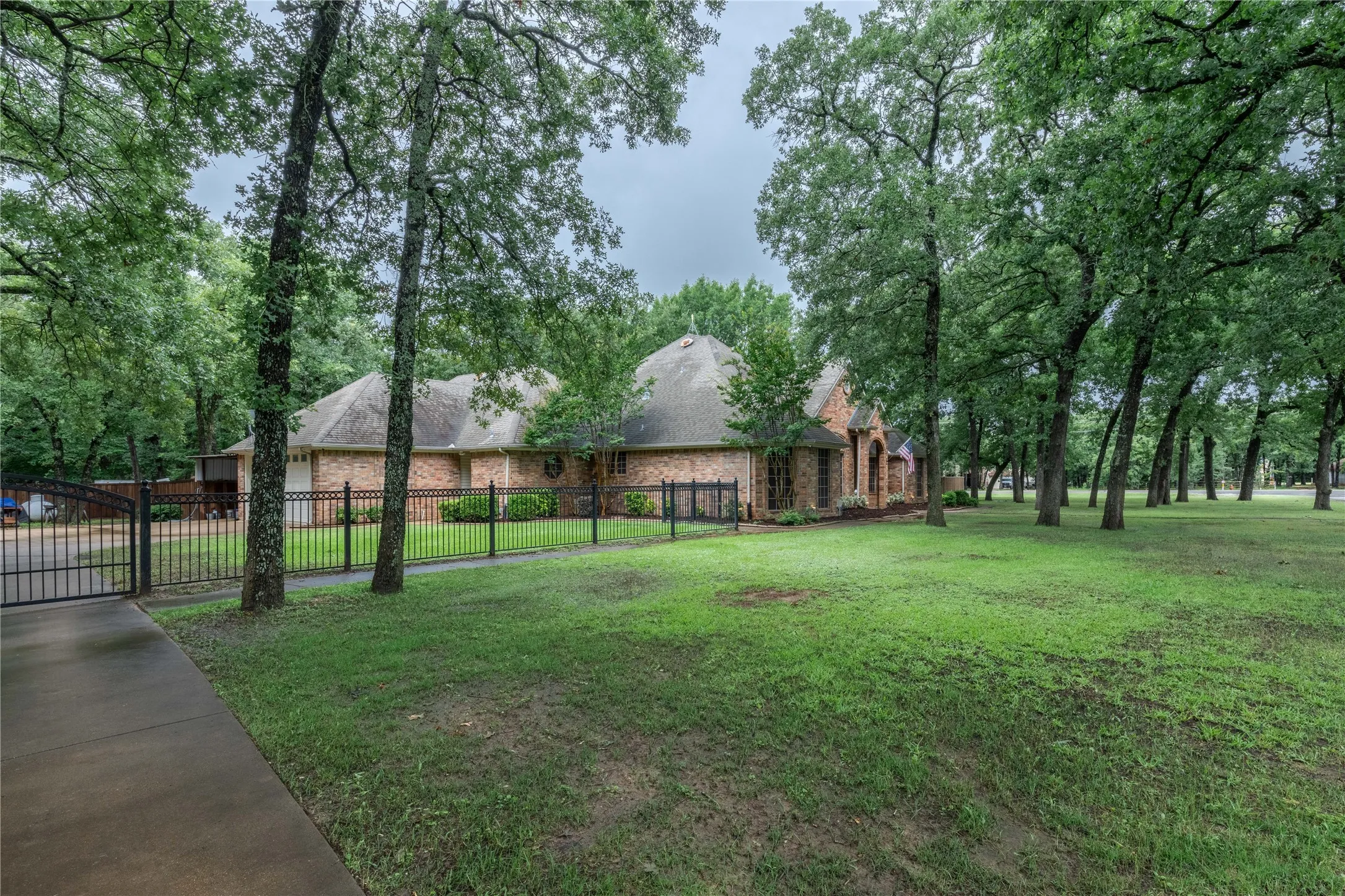 View of yard featuring a gate