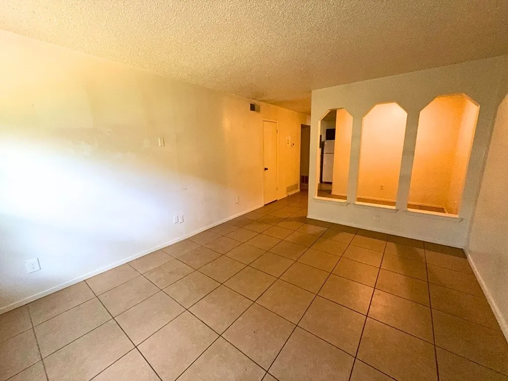 Apartment For Rent in Denton County , 219 Fry Street 1, Denton, Texas 76201, 2 Bedroom, 1 Bathroom, Garage spaces, 885 Sqft, built in 1980, Preowned, mls#20970254, Real Estate Agent in Denton, Homes For Rent in Denton county, Homes For Rent in Denton, Realtor in Denton Texas, Real Estate Brokerage Independent Realty Texas, Luminita Cordes Realtor