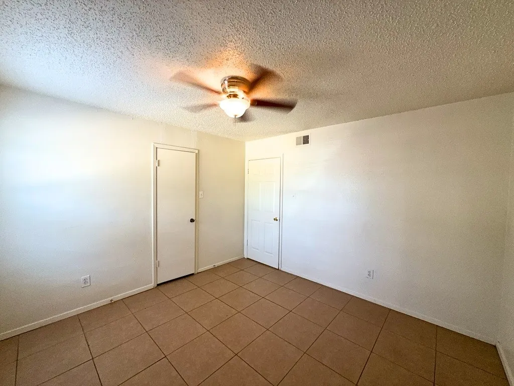 Apartment For Rent in Denton County , 219 Fry Street 1, Denton, Texas 76201, 2 Bedroom, 1 Bathroom, Garage spaces, 885 Sqft, built in 1980, Preowned, mls#20970254, Real Estate Agent in Denton, Homes For Rent in Denton county, Homes For Rent in Denton, Realtor in Denton Texas, Real Estate Brokerage Independent Realty Texas, Luminita Cordes Realtor