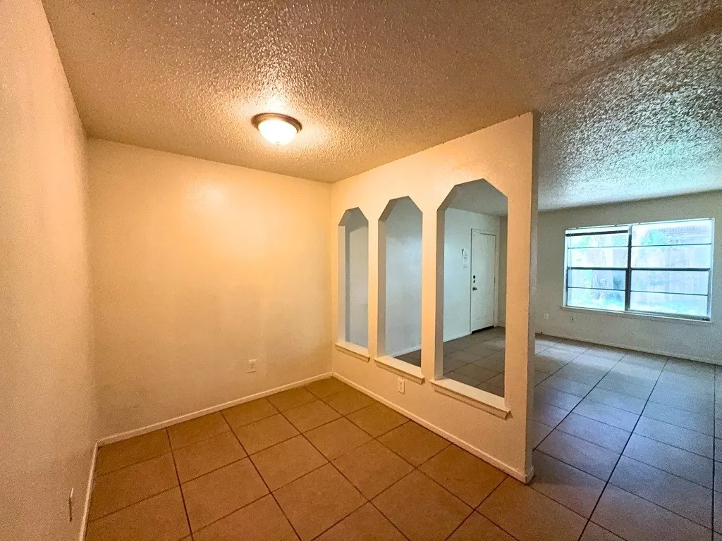 Apartment For Rent in Denton County , 219 Fry Street 1, Denton, Texas 76201, 2 Bedroom, 1 Bathroom, Garage spaces, 885 Sqft, built in 1980, Preowned, mls#20970254, Real Estate Agent in Denton, Homes For Rent in Denton county, Homes For Rent in Denton, Realtor in Denton Texas, Real Estate Brokerage Independent Realty Texas, Luminita Cordes Realtor