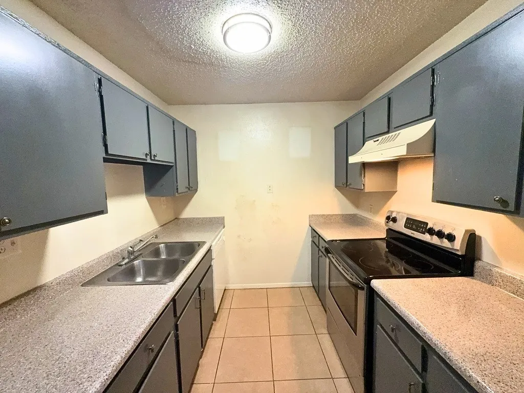 Apartment For Rent in Denton County , 219 Fry Street 1, Denton, Texas 76201, 2 Bedroom, 1 Bathroom, Garage spaces, 885 Sqft, built in 1980, Preowned, mls#20970254, Real Estate Agent in Denton, Homes For Rent in Denton county, Homes For Rent in Denton, Realtor in Denton Texas, Real Estate Brokerage Independent Realty Texas, Luminita Cordes Realtor