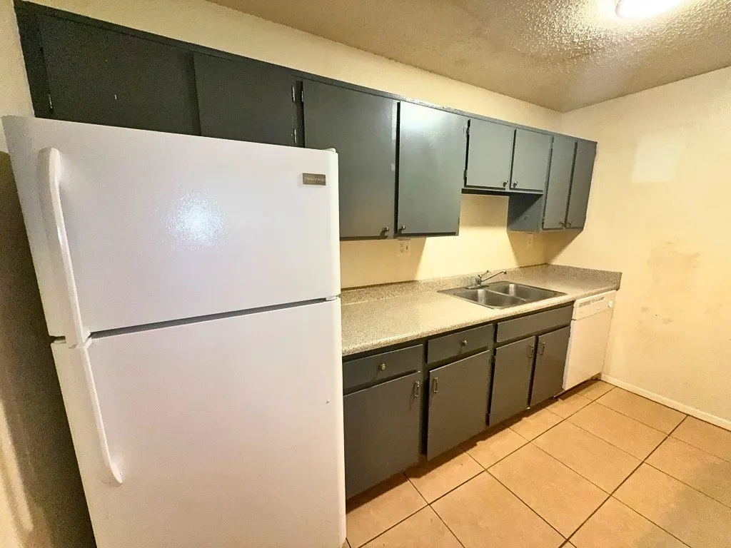 Apartment For Rent in Denton County , 219 Fry Street 1, Denton, Texas 76201, 2 Bedroom, 1 Bathroom, Garage spaces, 885 Sqft, built in 1980, Preowned, mls#20970254, Real Estate Agent in Denton, Homes For Rent in Denton county, Homes For Rent in Denton, Realtor in Denton Texas, Real Estate Brokerage Independent Realty Texas, Luminita Cordes Realtor