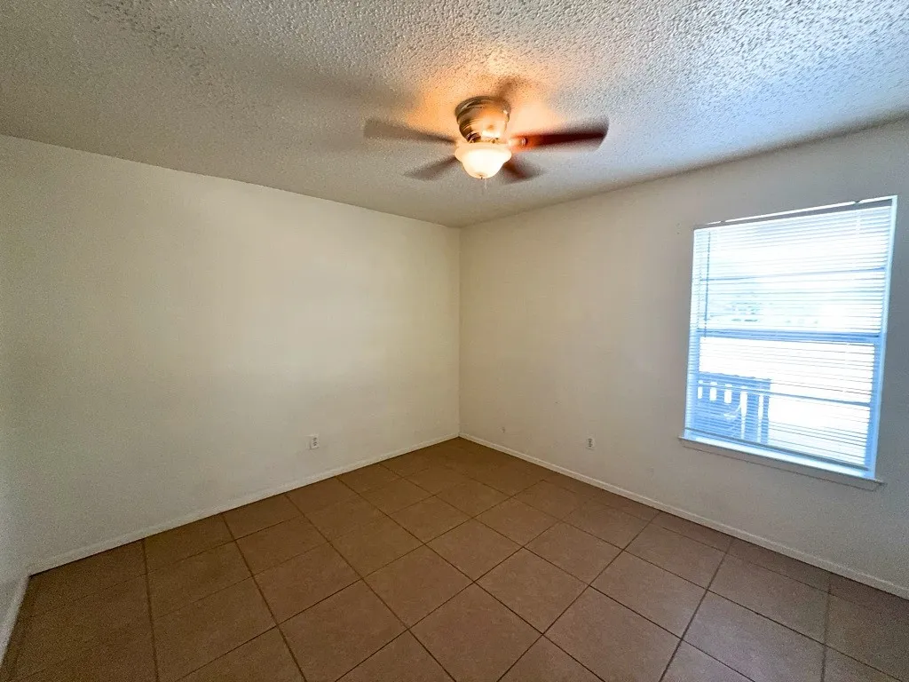 Apartment For Rent in Denton County , 219 Fry Street 1, Denton, Texas 76201, 2 Bedroom, 1 Bathroom, Garage spaces, 885 Sqft, built in 1980, Preowned, mls#20970254, Real Estate Agent in Denton, Homes For Rent in Denton county, Homes For Rent in Denton, Realtor in Denton Texas, Real Estate Brokerage Independent Realty Texas, Luminita Cordes Realtor