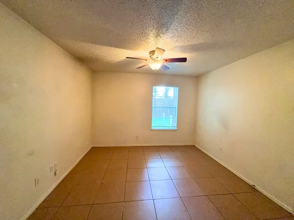Apartment For Rent in Denton County , 219 Fry Street 1, Denton, Texas 76201, 2 Bedroom, 1 Bathroom, Garage spaces, 885 Sqft, built in 1980, Preowned, mls#20970254, Real Estate Agent in Denton, Homes For Rent in Denton county, Homes For Rent in Denton, Realtor in Denton Texas, Real Estate Brokerage Independent Realty Texas, Luminita Cordes Realtor