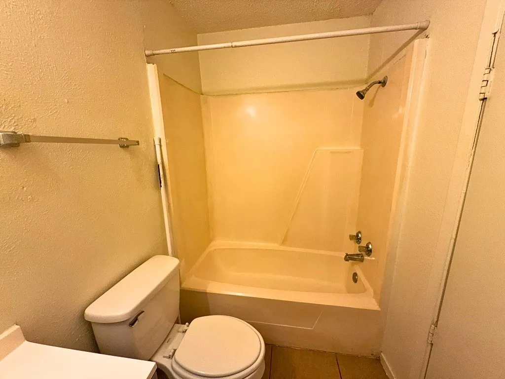 Apartment For Rent in Denton County , 219 Fry Street 1, Denton, Texas 76201, 2 Bedroom, 1 Bathroom, Garage spaces, 885 Sqft, built in 1980, Preowned, mls#20970254, Real Estate Agent in Denton, Homes For Rent in Denton county, Homes For Rent in Denton, Realtor in Denton Texas, Real Estate Brokerage Independent Realty Texas, Luminita Cordes Realtor