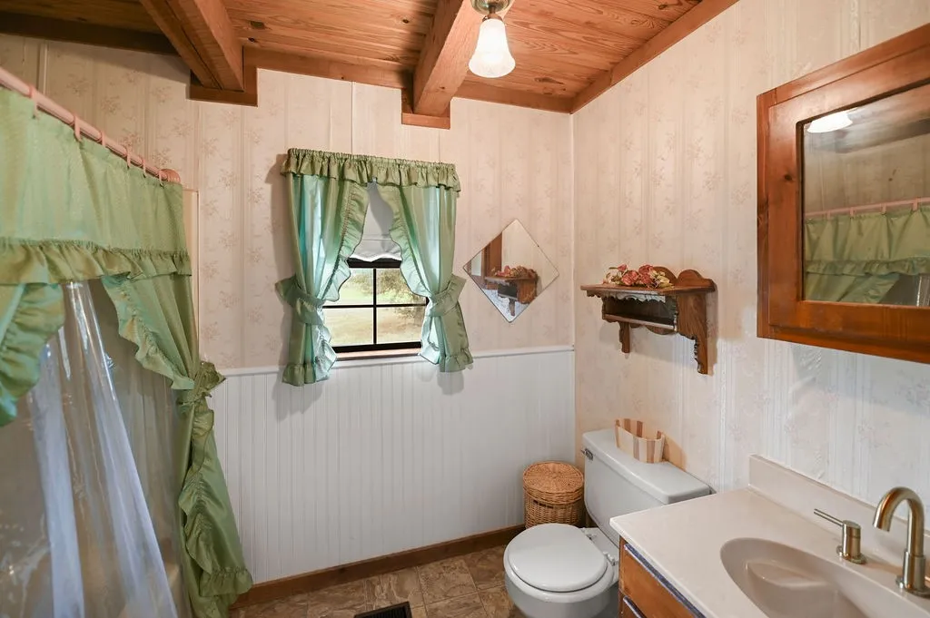 Single Family Residence For Sale in Rains County , 411 Rs County Road 4525, Point, Texas 75472, 4 Bedroom, 3 Bathroom, 2 Garage spaces, 2,744 Sqft, built in 1992, mls#20971227, Real Estate Agent in Point, Homes For Sale in Rains county, Homes For Sale in Point, Realtor in Point Texas, Real Estate Brokerage Independent Realty Texas, Luminita Cordes Realtor