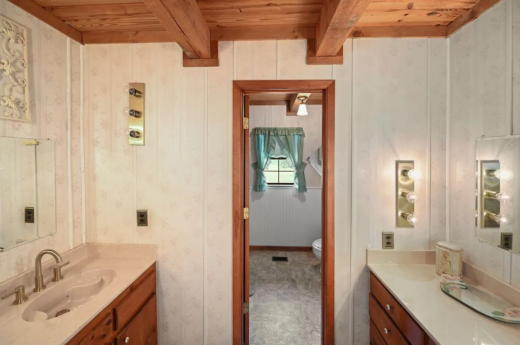 Single Family Residence For Sale in Rains County , 411 Rs County Road 4525, Point, Texas 75472, 4 Bedroom, 3 Bathroom, 2 Garage spaces, 2,744 Sqft, built in 1992, mls#20971227, Real Estate Agent in Point, Homes For Sale in Rains county, Homes For Sale in Point, Realtor in Point Texas, Real Estate Brokerage Independent Realty Texas, Luminita Cordes Realtor