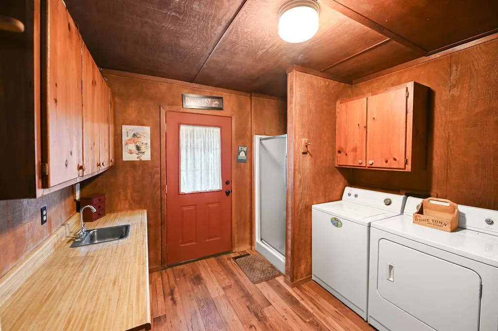 Single Family Residence For Sale in Rains County , 411 Rs County Road 4525, Point, Texas 75472, 4 Bedroom, 3 Bathroom, 2 Garage spaces, 2,744 Sqft, built in 1992, mls#20971227, Real Estate Agent in Point, Homes For Sale in Rains county, Homes For Sale in Point, Realtor in Point Texas, Real Estate Brokerage Independent Realty Texas, Luminita Cordes Realtor
