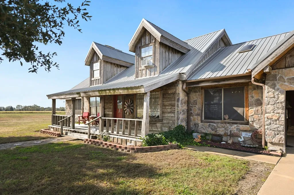 Single Family Residence For Sale in Rains County , 411 Rs County Road 4525, Point, Texas 75472, 4 Bedroom, 3 Bathroom, 2 Garage spaces, 2,744 Sqft, built in 1992, mls#20971227, Real Estate Agent in Point, Homes For Sale in Rains county, Homes For Sale in Point, Realtor in Point Texas, Real Estate Brokerage Independent Realty Texas, Luminita Cordes Realtor