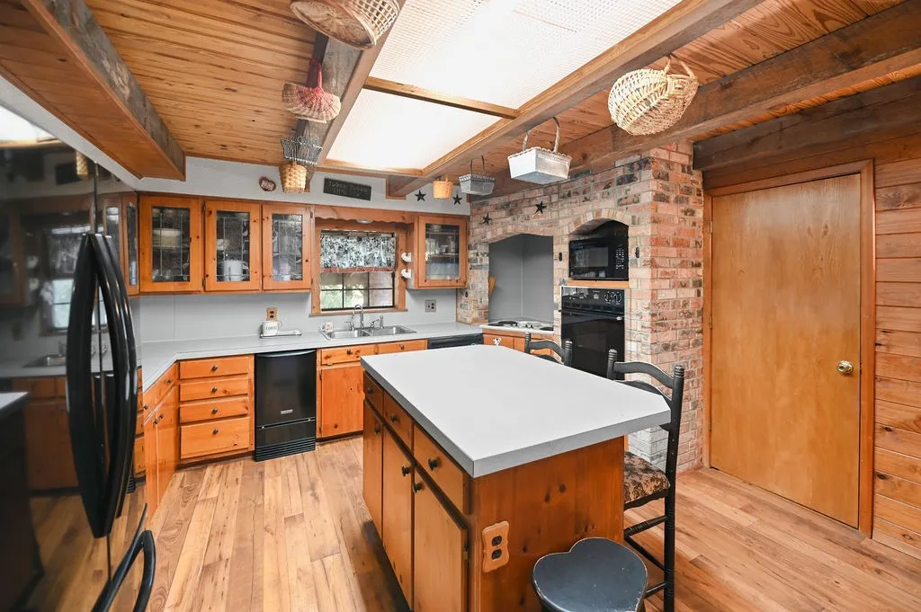Single Family Residence For Sale in Rains County , 411 Rs County Road 4525, Point, Texas 75472, 4 Bedroom, 3 Bathroom, 2 Garage spaces, 2,744 Sqft, built in 1992, mls#20971227, Real Estate Agent in Point, Homes For Sale in Rains county, Homes For Sale in Point, Realtor in Point Texas, Real Estate Brokerage Independent Realty Texas, Luminita Cordes Realtor