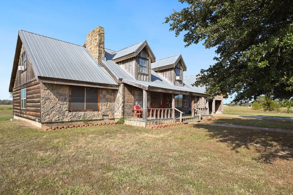 Single Family Residence For Sale in Rains County , 411 Rs County Road 4525, Point, Texas 75472, 4 Bedroom, 3 Bathroom, 2 Garage spaces, 2,744 Sqft, built in 1992, mls#20971227, Real Estate Agent in Point, Homes For Sale in Rains county, Homes For Sale in Point, Realtor in Point Texas, Real Estate Brokerage Independent Realty Texas, Luminita Cordes Realtor