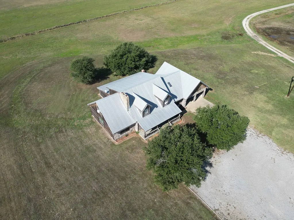 Single Family Residence For Sale in Rains County , 411 Rs County Road 4525, Point, Texas 75472, 4 Bedroom, 3 Bathroom, 2 Garage spaces, 2,744 Sqft, built in 1992, mls#20971227, Real Estate Agent in Point, Homes For Sale in Rains county, Homes For Sale in Point, Realtor in Point Texas, Real Estate Brokerage Independent Realty Texas, Luminita Cordes Realtor