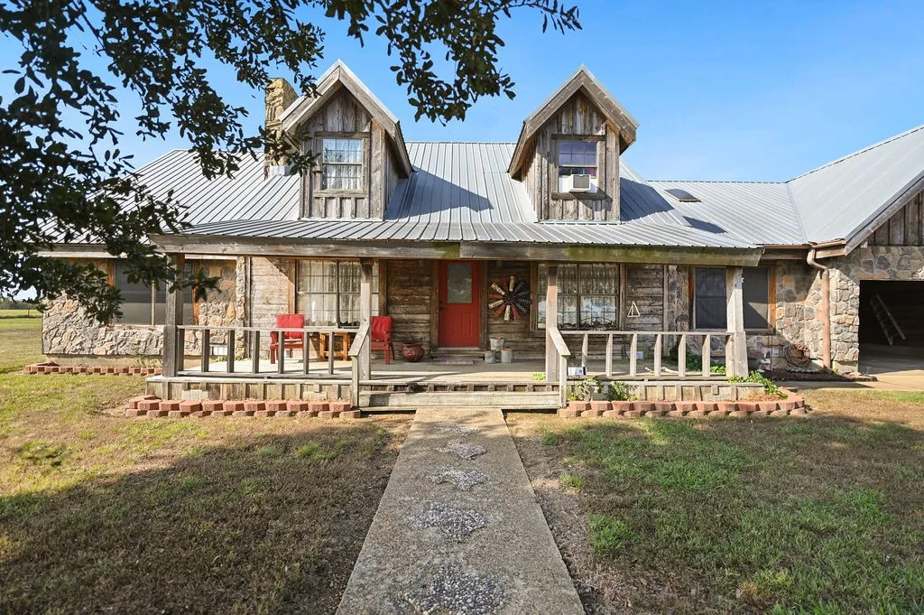 Single Family Residence For Sale in Rains County , 411 Rs County Road 4525, Point, Texas 75472, 4 Bedroom, 3 Bathroom, 2 Garage spaces, 2,744 Sqft, built in 1992, mls#20971227, Real Estate Agent in Point, Homes For Sale in Rains county, Homes For Sale in Point, Realtor in Point Texas, Real Estate Brokerage Independent Realty Texas, Luminita Cordes Realtor