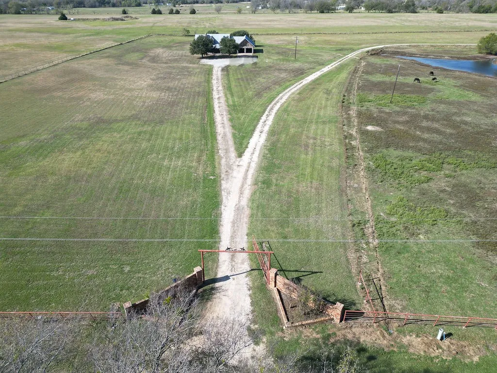 Single Family Residence For Sale in Rains County , 411 Rs County Road 4525, Point, Texas 75472, 4 Bedroom, 3 Bathroom, 2 Garage spaces, 2,744 Sqft, built in 1992, mls#20971227, Real Estate Agent in Point, Homes For Sale in Rains county, Homes For Sale in Point, Realtor in Point Texas, Real Estate Brokerage Independent Realty Texas, Luminita Cordes Realtor