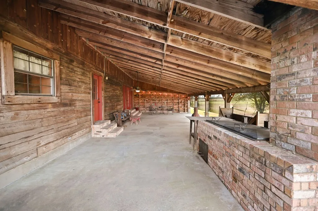 Single Family Residence For Sale in Rains County , 411 Rs County Road 4525, Point, Texas 75472, 4 Bedroom, 3 Bathroom, 2 Garage spaces, 2,744 Sqft, built in 1992, mls#20971227, Real Estate Agent in Point, Homes For Sale in Rains county, Homes For Sale in Point, Realtor in Point Texas, Real Estate Brokerage Independent Realty Texas, Luminita Cordes Realtor