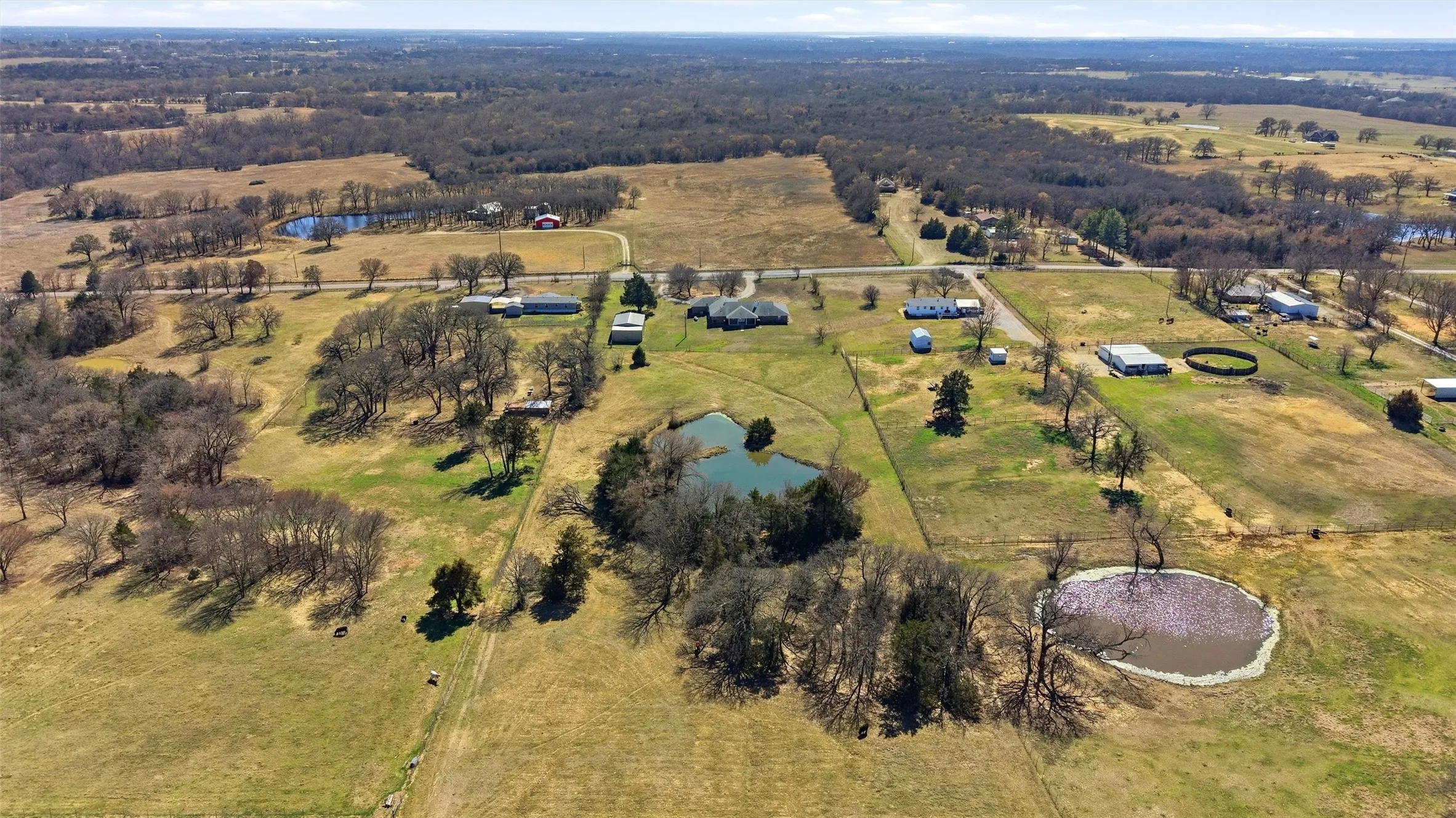 Single Family Residence For Sale in Grayson County , 929 County Line Church Road, Whitesboro, Texas 76273, 4 Bedroom, 4 Bathroom, 2 Garage spaces, 3,728 Sqft, built in 1996, mls#20967541, Real Estate Agent in Whitesboro, Homes For Sale in Grayson county, Homes For Sale in Whitesboro, Realtor in Whitesboro Texas, Real Estate Brokerage Independent Realty Texas, Luminita Cordes Realtor