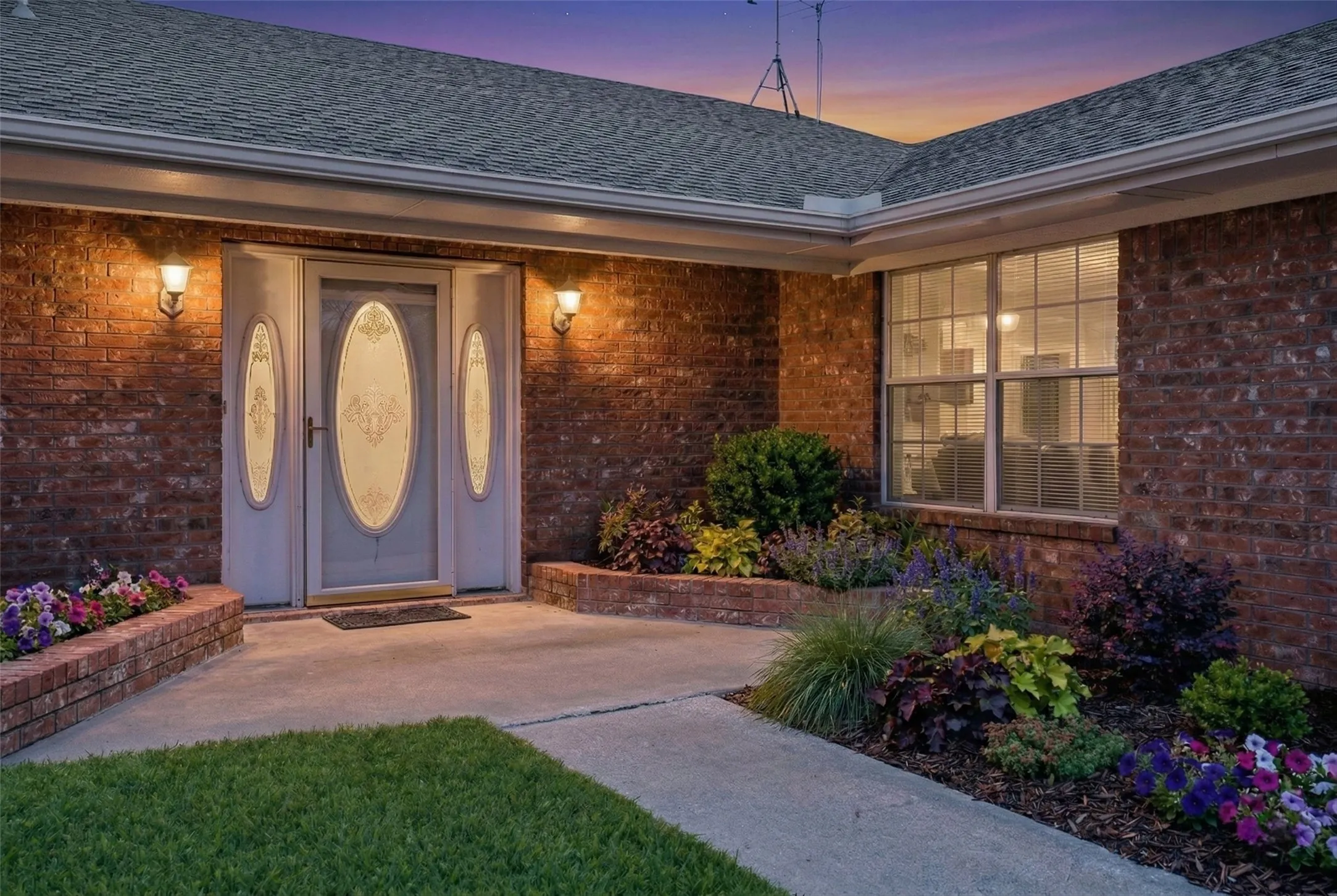 Single Family Residence For Sale in Grayson County , 929 County Line Church Road, Whitesboro, Texas 76273, 4 Bedroom, 4 Bathroom, 2 Garage spaces, 3,728 Sqft, built in 1996, mls#20967541, Real Estate Agent in Whitesboro, Homes For Sale in Grayson county, Homes For Sale in Whitesboro, Realtor in Whitesboro Texas, Real Estate Brokerage Independent Realty Texas, Luminita Cordes Realtor