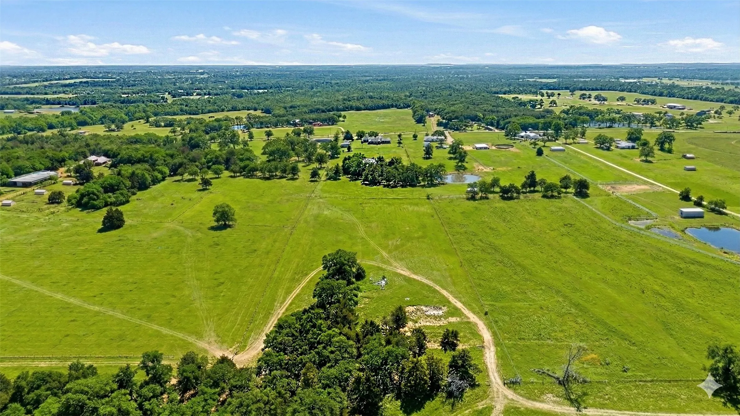 Single Family Residence For Sale in Grayson County , 929 County Line Church Road, Whitesboro, Texas 76273, 4 Bedroom, 4 Bathroom, 2 Garage spaces, 3,728 Sqft, built in 1996, mls#20967541, Real Estate Agent in Whitesboro, Homes For Sale in Grayson county, Homes For Sale in Whitesboro, Realtor in Whitesboro Texas, Real Estate Brokerage Independent Realty Texas, Luminita Cordes Realtor