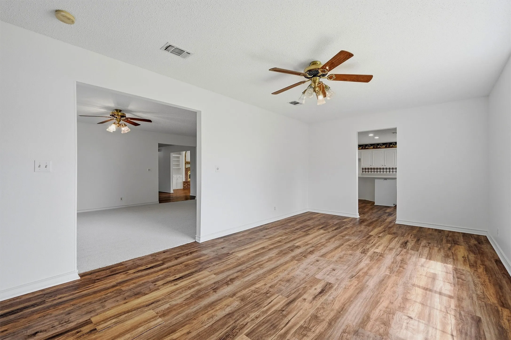Single Family Residence For Sale in Grayson County , 929 County Line Church Road, Whitesboro, Texas 76273, 4 Bedroom, 4 Bathroom, 2 Garage spaces, 3,728 Sqft, built in 1996, mls#20967541, Real Estate Agent in Whitesboro, Homes For Sale in Grayson county, Homes For Sale in Whitesboro, Realtor in Whitesboro Texas, Real Estate Brokerage Independent Realty Texas, Luminita Cordes Realtor