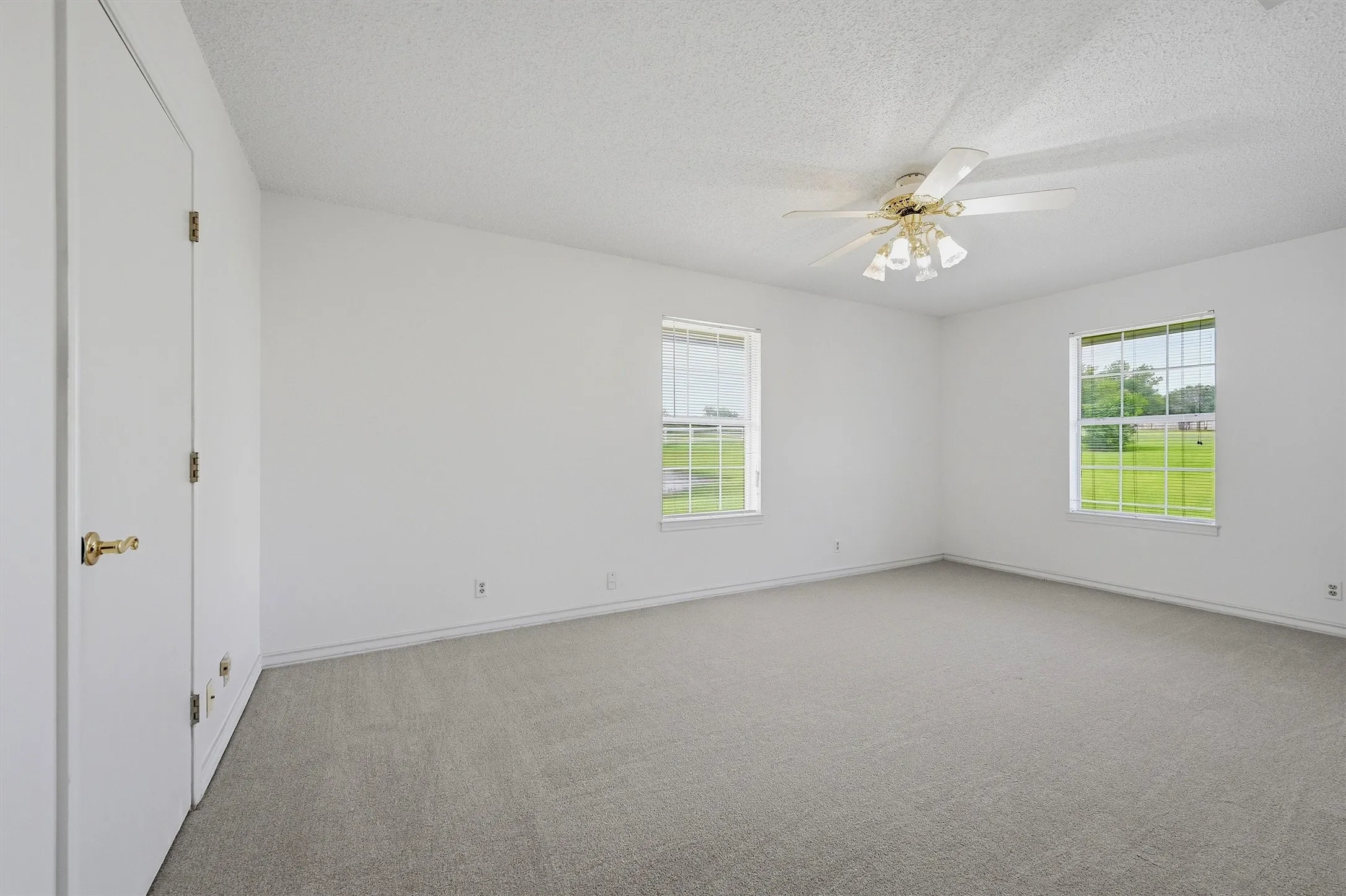 Single Family Residence For Sale in Grayson County , 929 County Line Church Road, Whitesboro, Texas 76273, 4 Bedroom, 4 Bathroom, 2 Garage spaces, 3,728 Sqft, built in 1996, mls#20967541, Real Estate Agent in Whitesboro, Homes For Sale in Grayson county, Homes For Sale in Whitesboro, Realtor in Whitesboro Texas, Real Estate Brokerage Independent Realty Texas, Luminita Cordes Realtor