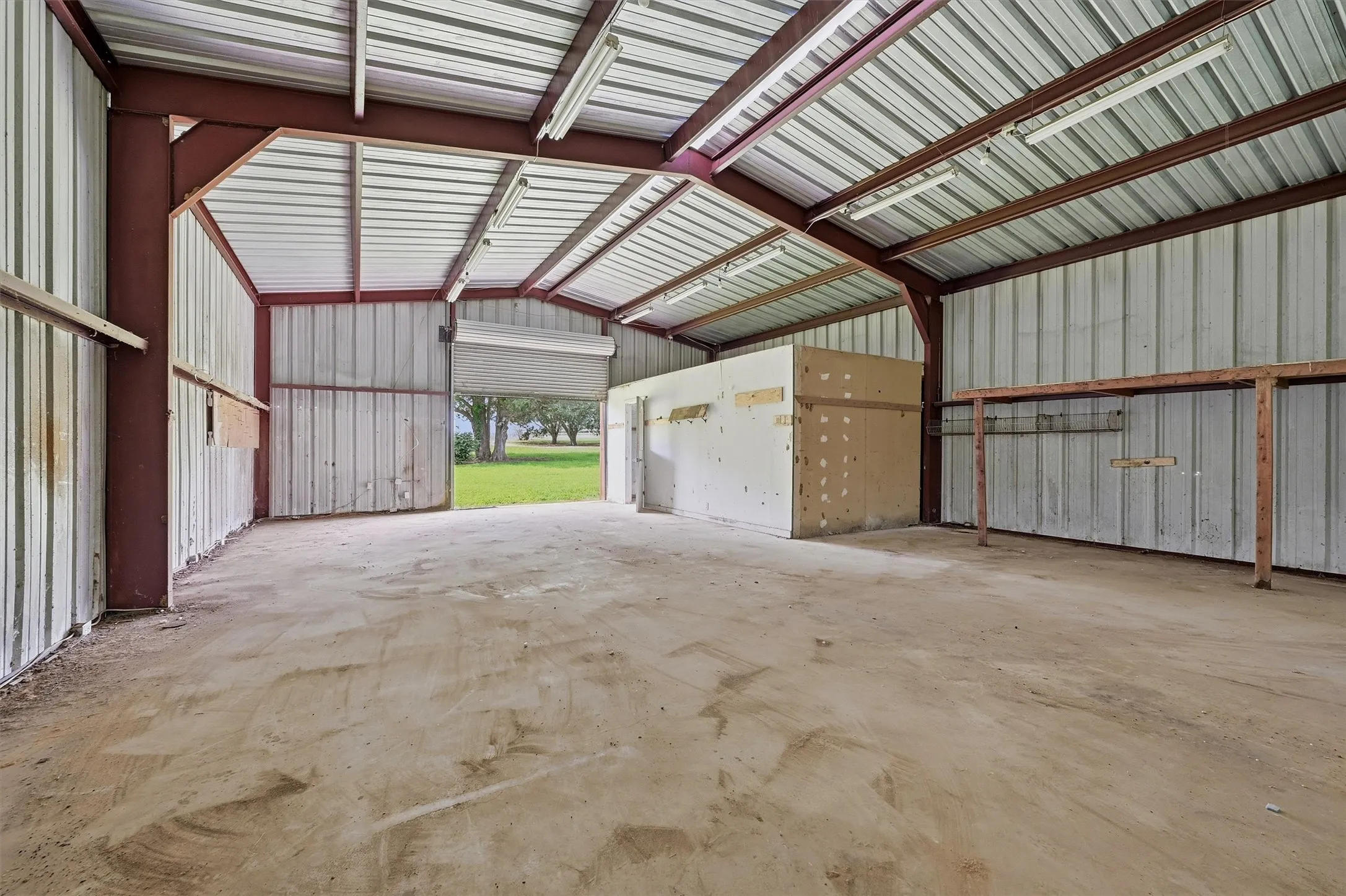 Single Family Residence For Sale in Grayson County , 929 County Line Church Road, Whitesboro, Texas 76273, 4 Bedroom, 4 Bathroom, 2 Garage spaces, 3,728 Sqft, built in 1996, mls#20967541, Real Estate Agent in Whitesboro, Homes For Sale in Grayson county, Homes For Sale in Whitesboro, Realtor in Whitesboro Texas, Real Estate Brokerage Independent Realty Texas, Luminita Cordes Realtor
