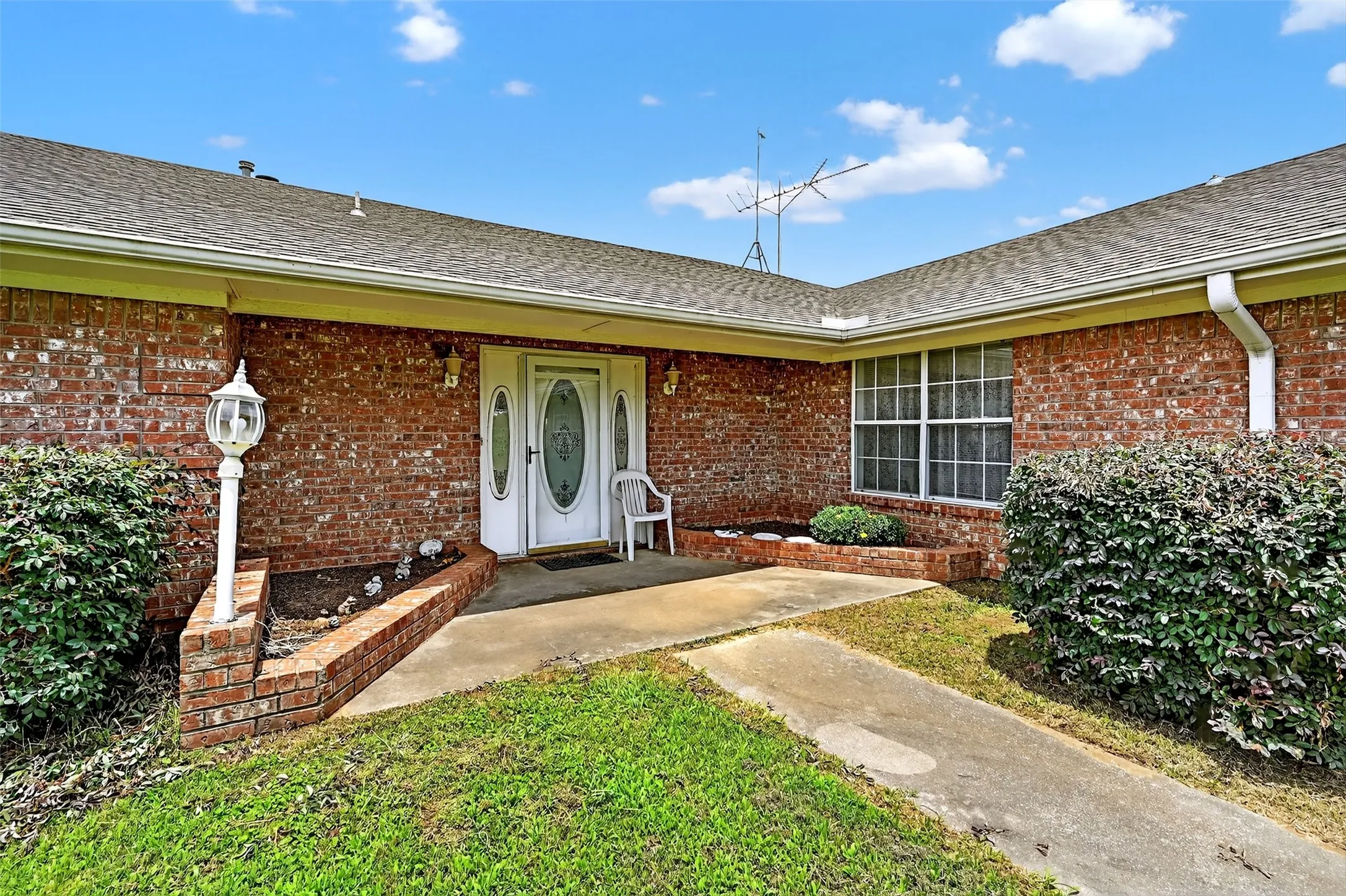Single Family Residence For Sale in Grayson County , 929 County Line Church Road, Whitesboro, Texas 76273, 4 Bedroom, 4 Bathroom, 2 Garage spaces, 3,728 Sqft, built in 1996, mls#20967541, Real Estate Agent in Whitesboro, Homes For Sale in Grayson county, Homes For Sale in Whitesboro, Realtor in Whitesboro Texas, Real Estate Brokerage Independent Realty Texas, Luminita Cordes Realtor