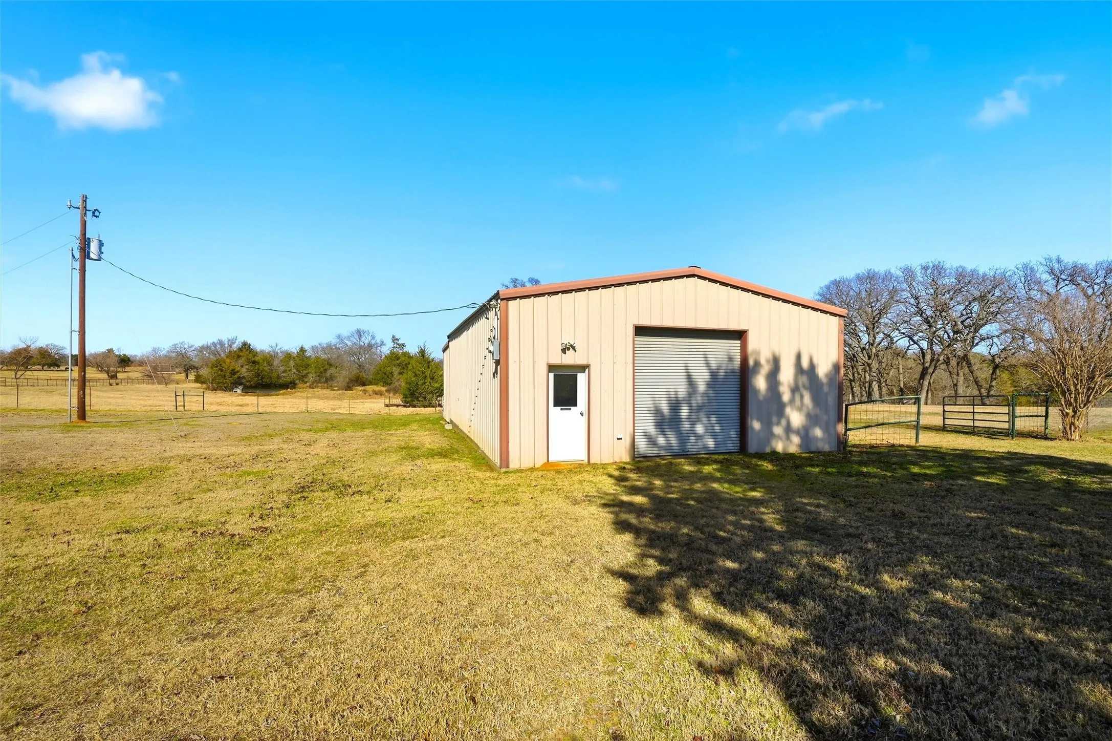 Single Family Residence For Sale in Grayson County , 929 County Line Church Road, Whitesboro, Texas 76273, 4 Bedroom, 4 Bathroom, 2 Garage spaces, 3,728 Sqft, built in 1996, mls#20967541, Real Estate Agent in Whitesboro, Homes For Sale in Grayson county, Homes For Sale in Whitesboro, Realtor in Whitesboro Texas, Real Estate Brokerage Independent Realty Texas, Luminita Cordes Realtor