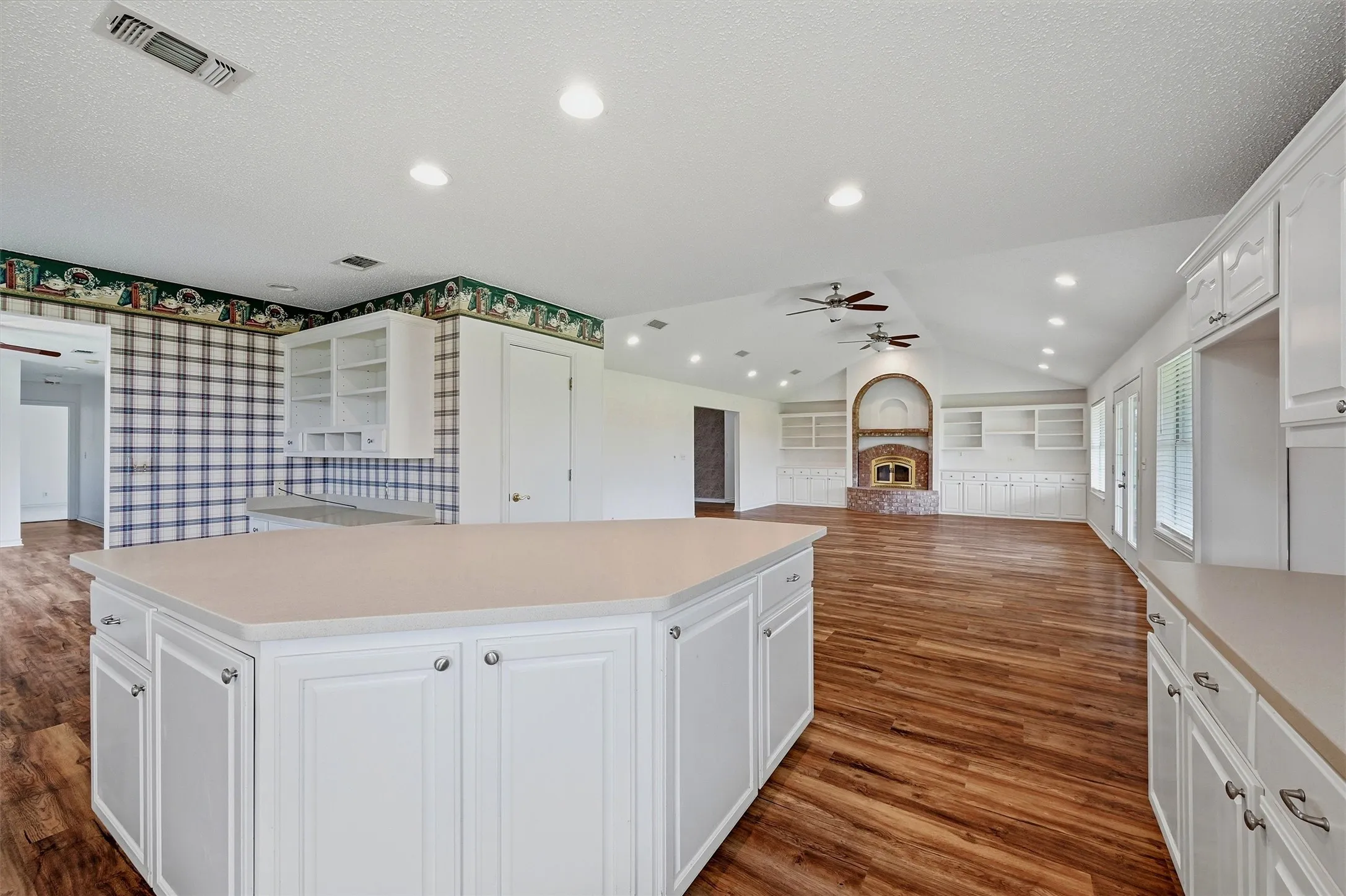 Single Family Residence For Sale in Grayson County , 929 County Line Church Road, Whitesboro, Texas 76273, 4 Bedroom, 4 Bathroom, 2 Garage spaces, 3,728 Sqft, built in 1996, mls#20967541, Real Estate Agent in Whitesboro, Homes For Sale in Grayson county, Homes For Sale in Whitesboro, Realtor in Whitesboro Texas, Real Estate Brokerage Independent Realty Texas, Luminita Cordes Realtor