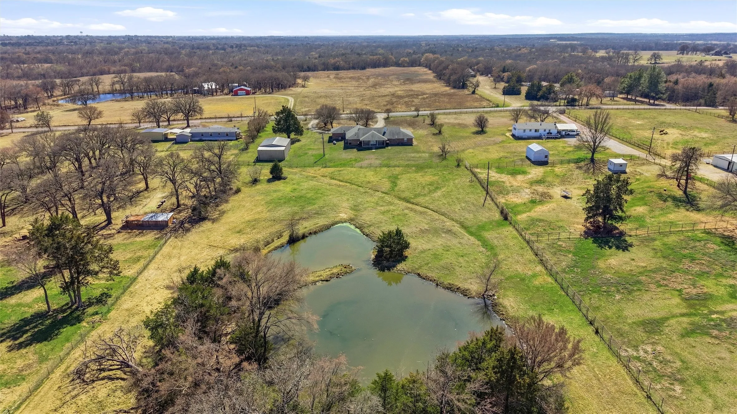 Single Family Residence For Sale in Grayson County , 929 County Line Church Road, Whitesboro, Texas 76273, 4 Bedroom, 4 Bathroom, 2 Garage spaces, 3,728 Sqft, built in 1996, mls#20967541, Real Estate Agent in Whitesboro, Homes For Sale in Grayson county, Homes For Sale in Whitesboro, Realtor in Whitesboro Texas, Real Estate Brokerage Independent Realty Texas, Luminita Cordes Realtor