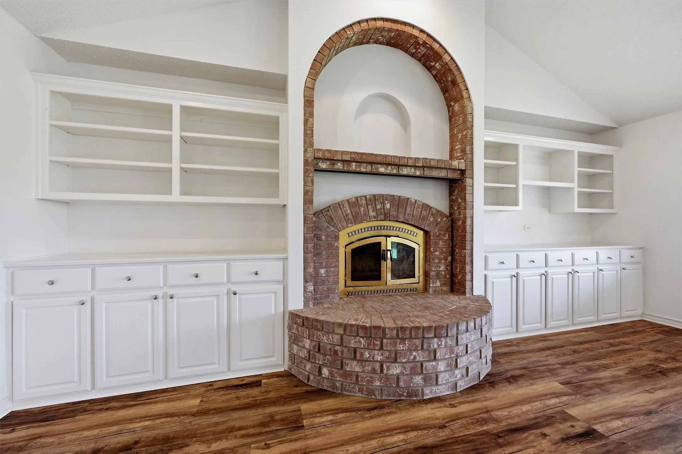 Single Family Residence For Sale in Grayson County , 929 County Line Church Road, Whitesboro, Texas 76273, 4 Bedroom, 4 Bathroom, 2 Garage spaces, 3,728 Sqft, built in 1996, mls#20967541, Real Estate Agent in Whitesboro, Homes For Sale in Grayson county, Homes For Sale in Whitesboro, Realtor in Whitesboro Texas, Real Estate Brokerage Independent Realty Texas, Luminita Cordes Realtor