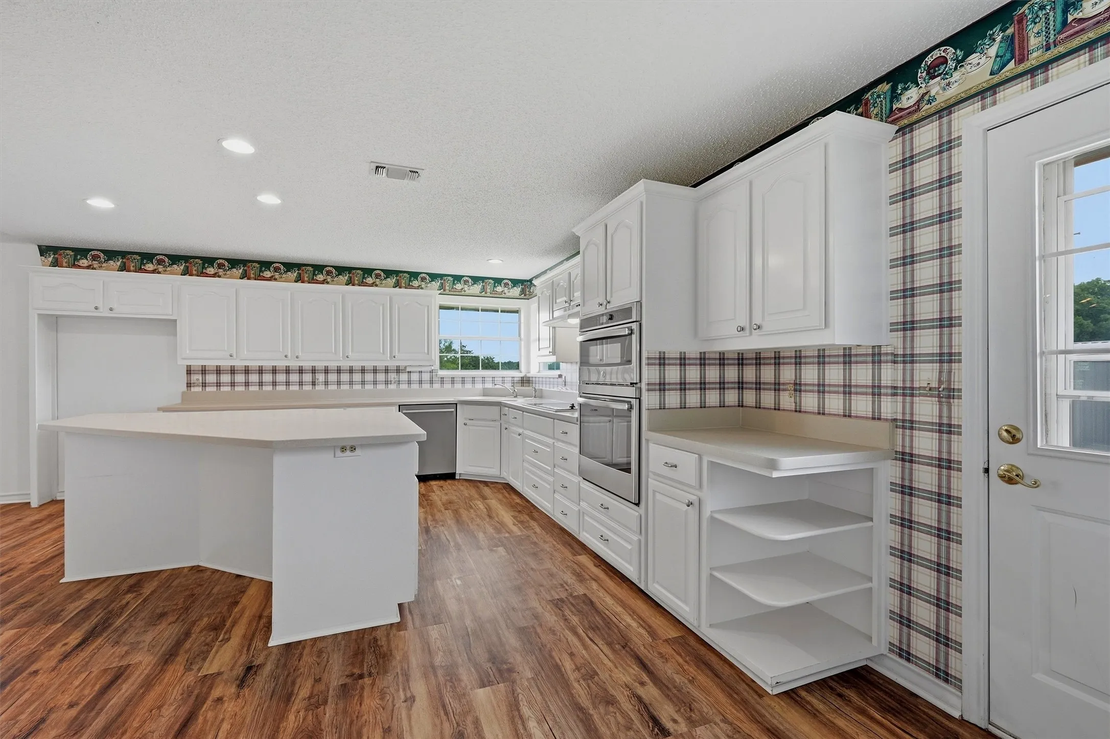 Single Family Residence For Sale in Grayson County , 929 County Line Church Road, Whitesboro, Texas 76273, 4 Bedroom, 4 Bathroom, 2 Garage spaces, 3,728 Sqft, built in 1996, mls#20967541, Real Estate Agent in Whitesboro, Homes For Sale in Grayson county, Homes For Sale in Whitesboro, Realtor in Whitesboro Texas, Real Estate Brokerage Independent Realty Texas, Luminita Cordes Realtor