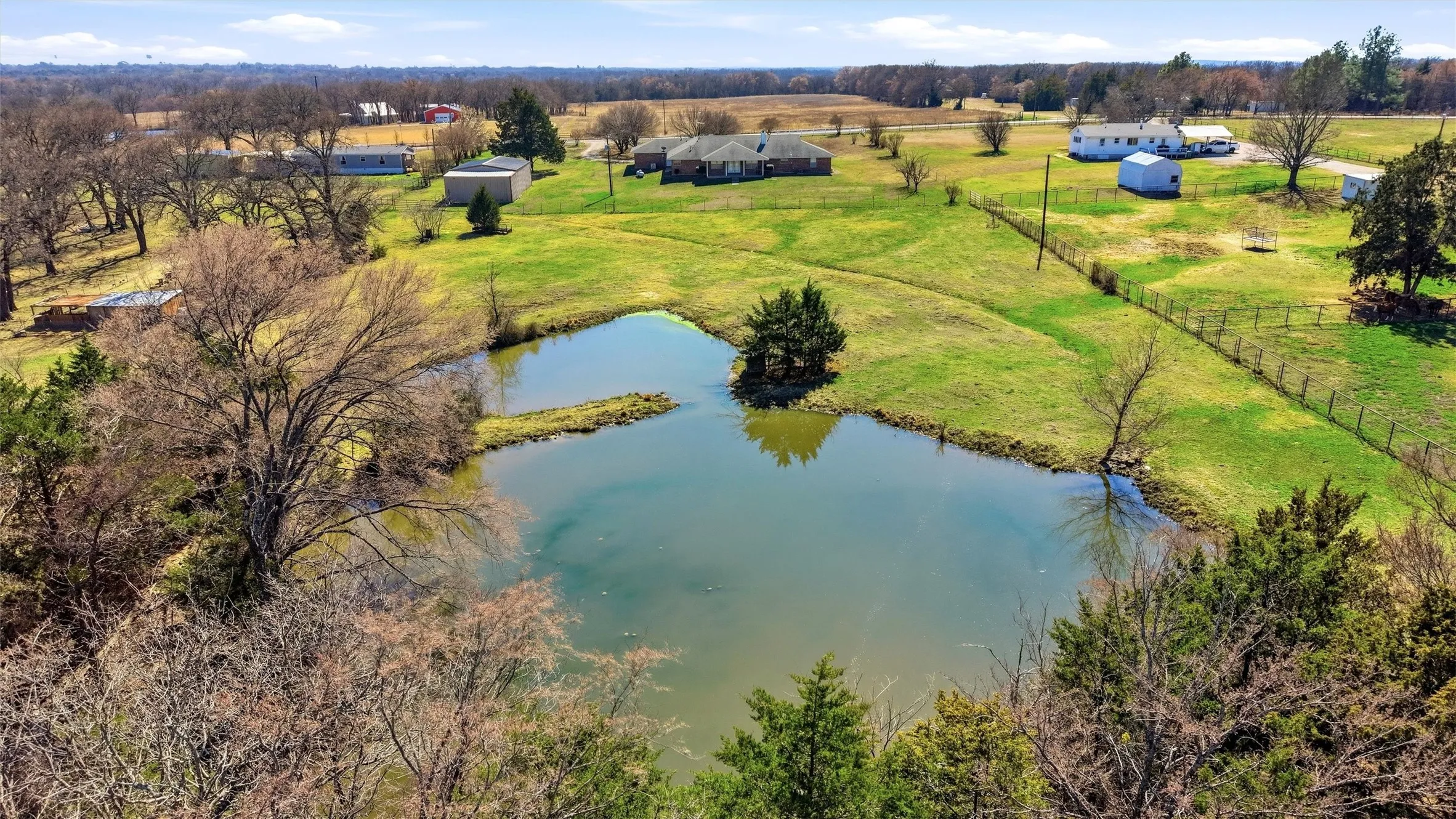 Single Family Residence For Sale in Grayson County , 929 County Line Church Road, Whitesboro, Texas 76273, 4 Bedroom, 4 Bathroom, 2 Garage spaces, 3,728 Sqft, built in 1996, mls#20967541, Real Estate Agent in Whitesboro, Homes For Sale in Grayson county, Homes For Sale in Whitesboro, Realtor in Whitesboro Texas, Real Estate Brokerage Independent Realty Texas, Luminita Cordes Realtor