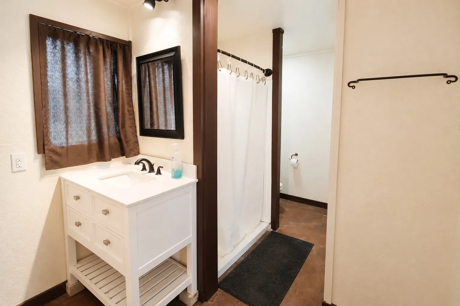 Farm For Sale in Burnet County , 101 Starhorn Road, Marble Falls, Texas 78654, 2 Bedroom, 2 Bathroom, 2 Garage spaces, 600 Sqft, built in 0, mls#20969017, Real Estate Agent in Marble Falls, Homes For Sale in Burnet county, Homes For Sale in Marble Falls, Realtor in Marble Falls Texas, Real Estate Brokerage Independent Realty Texas, Luminita Cordes Realtor