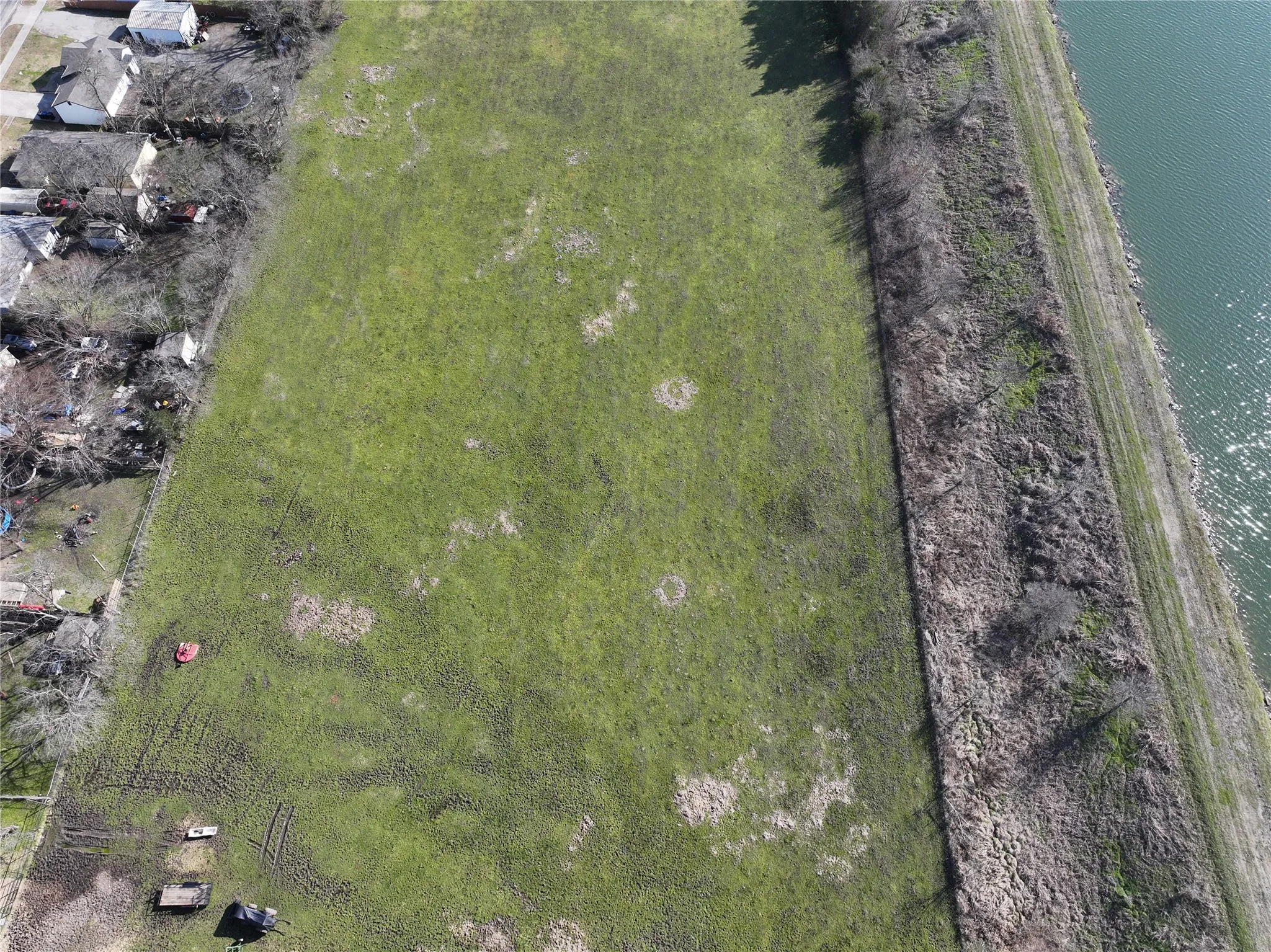 Aerial view of property's location featuring a nearby body of water
