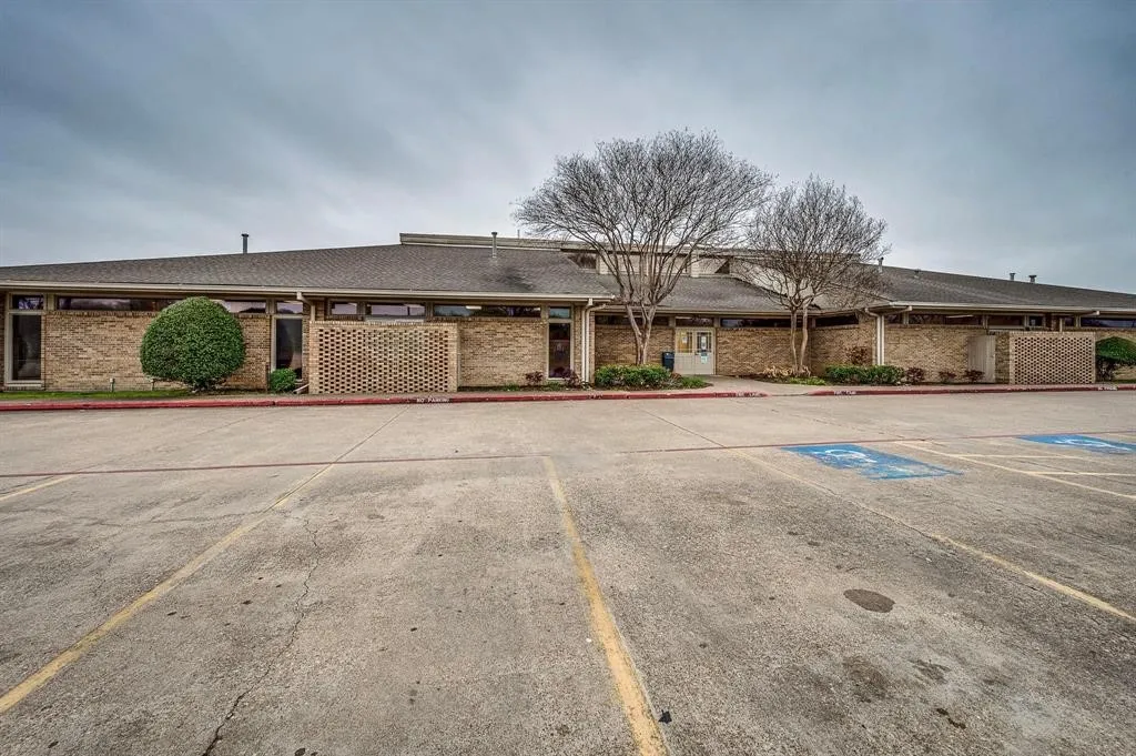 Office For Rent in Ellis County , 601 S Clay Street 103, Ennis, Texas 75119, 0, 0, Garage spaces, 0 Sqft, built in 1987, Preowned, Price $1,800, mls#20971840, Real Estate Agent in Ennis, Homes For Rent in Ellis county, Homes For Rent in Ennis, Realtor in Ennis Texas, Real Estate Brokerage Independent Realty Texas, Luminita Cordes Realtor