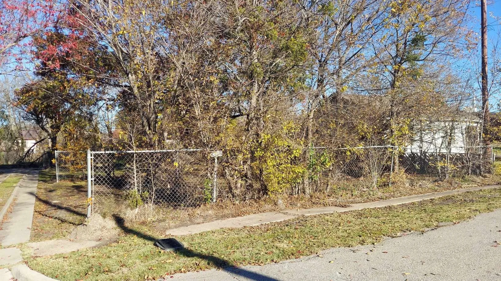 Unimproved Land For Sale in Navarro County , 602 E 14th Avenue, Corsicana, Texas 75110, 0, 0, Garage spaces, 0 Sqft, built in 1960, Price $18,000, mls#20972008, Real Estate Agent in Corsicana, Homes For Sale in Navarro county, Homes For Sale in Corsicana, Realtor in Corsicana Texas, Real Estate Brokerage Independent Realty Texas, Luminita Cordes Realtor
