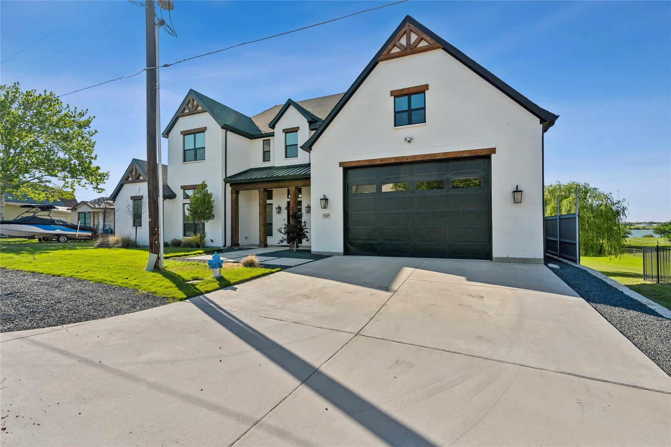 Single Family Residence For Sale in Denton County , 7637 W Shore Drive, The Colony, Texas 75056, 5 Bedroom, 5 Bathroom, 2 Garage spaces, 3,282 Sqft, built in 2021, mls#20972215, Real Estate Agent in The Colony, Homes For Sale in Denton county, Homes For Sale in The Colony, Realtor in The Colony Texas, Real Estate Brokerage Independent Realty Texas, Luminita Cordes Realtor
