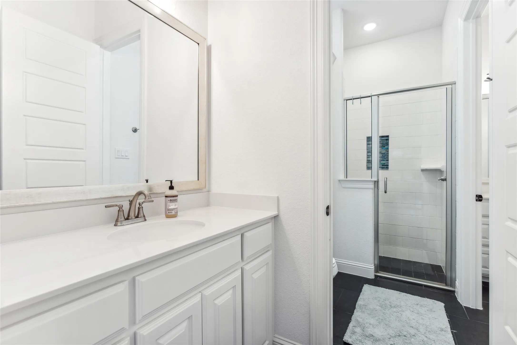 Single Family Residence For Sale in Denton County , 7637 W Shore Drive, The Colony, Texas 75056, 5 Bedroom, 5 Bathroom, 2 Garage spaces, 3,282 Sqft, built in 2021, mls#20972215, Real Estate Agent in The Colony, Homes For Sale in Denton county, Homes For Sale in The Colony, Realtor in The Colony Texas, Real Estate Brokerage Independent Realty Texas, Luminita Cordes Realtor