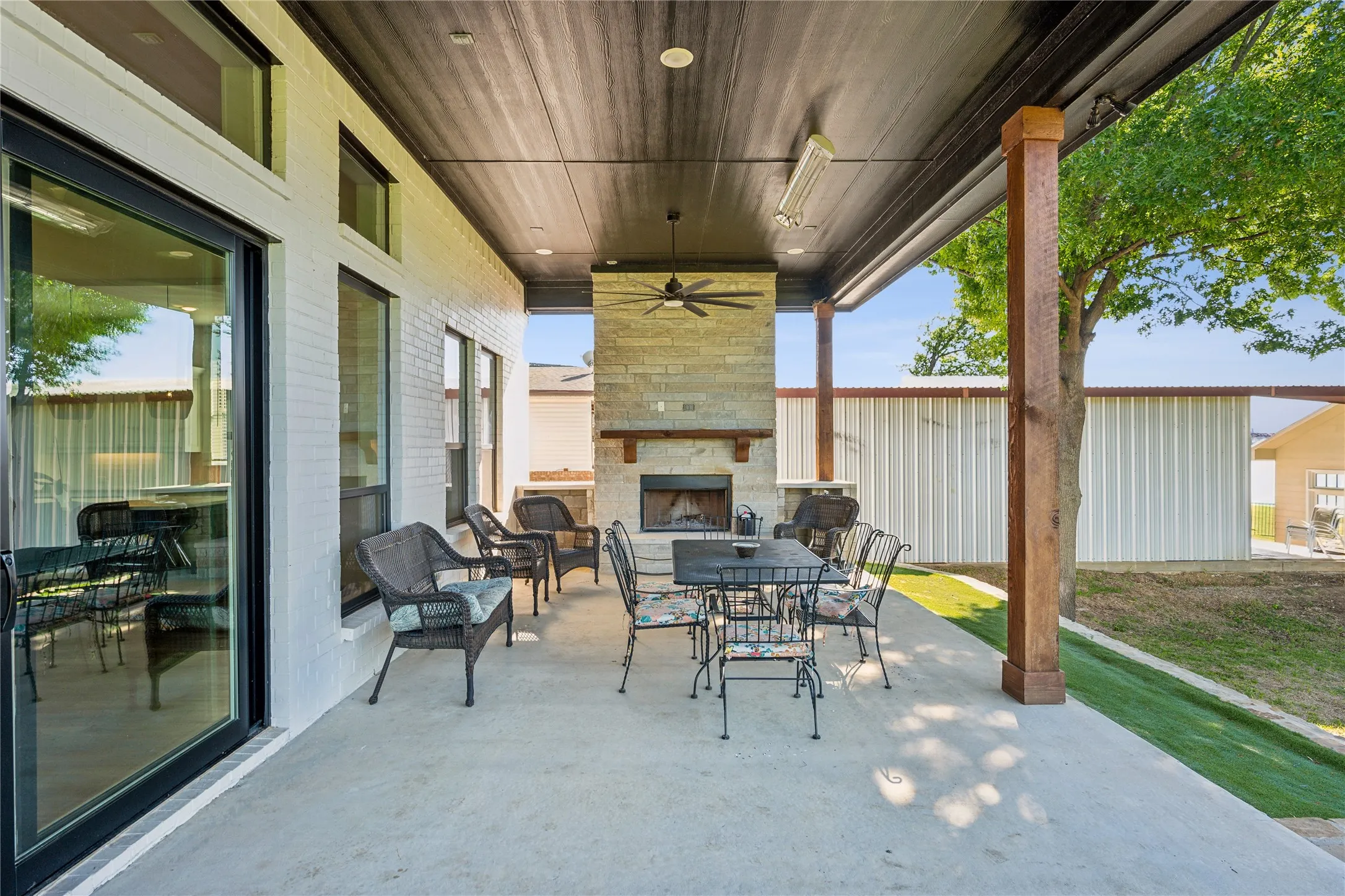 Single Family Residence For Sale in Denton County , 7637 W Shore Drive, The Colony, Texas 75056, 5 Bedroom, 5 Bathroom, 2 Garage spaces, 3,282 Sqft, built in 2021, mls#20972215, Real Estate Agent in The Colony, Homes For Sale in Denton county, Homes For Sale in The Colony, Realtor in The Colony Texas, Real Estate Brokerage Independent Realty Texas, Luminita Cordes Realtor
