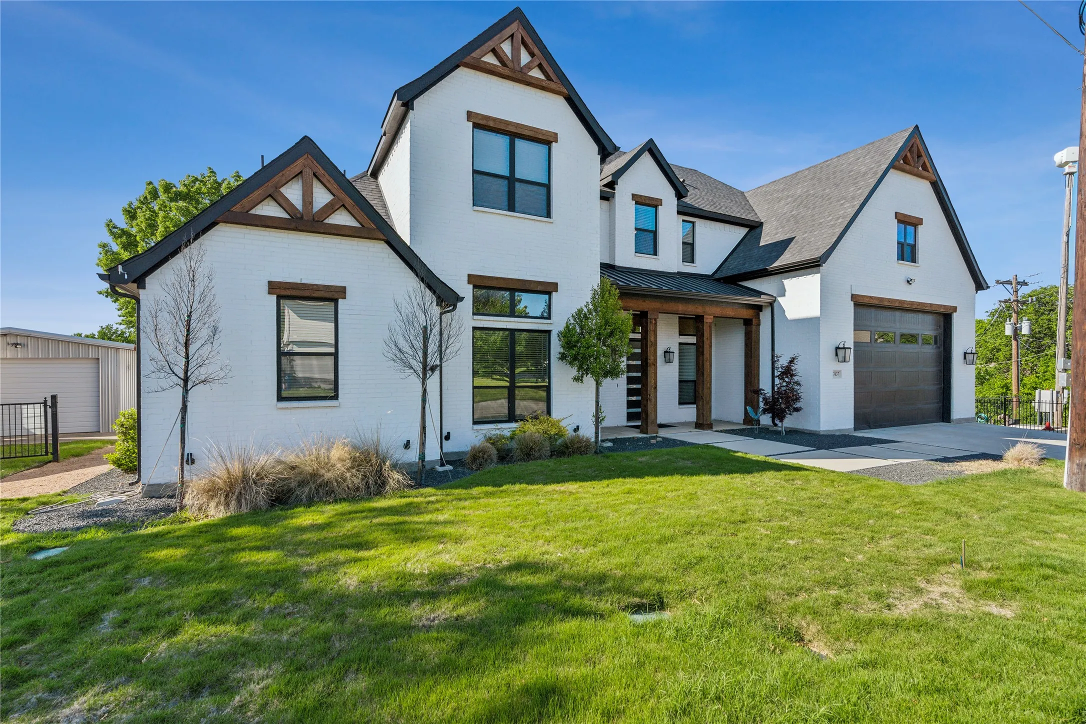 Single Family Residence For Sale in Denton County , 7637 W Shore Drive, The Colony, Texas 75056, 5 Bedroom, 5 Bathroom, 2 Garage spaces, 3,282 Sqft, built in 2021, mls#20972215, Real Estate Agent in The Colony, Homes For Sale in Denton county, Homes For Sale in The Colony, Realtor in The Colony Texas, Real Estate Brokerage Independent Realty Texas, Luminita Cordes Realtor