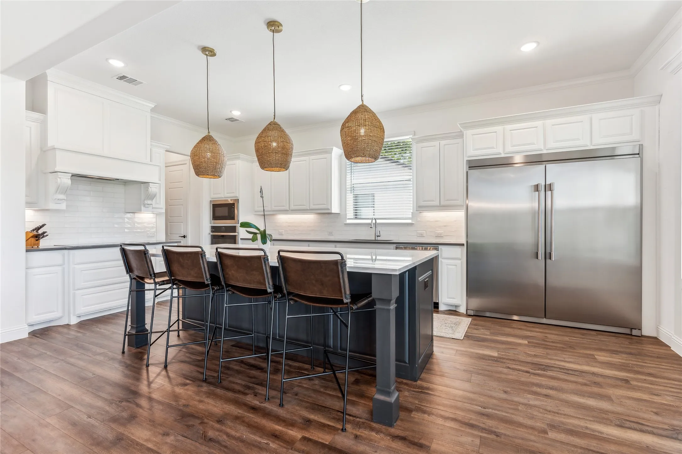 Single Family Residence For Sale in Denton County , 7637 W Shore Drive, The Colony, Texas 75056, 5 Bedroom, 5 Bathroom, 2 Garage spaces, 3,282 Sqft, built in 2021, mls#20972215, Real Estate Agent in The Colony, Homes For Sale in Denton county, Homes For Sale in The Colony, Realtor in The Colony Texas, Real Estate Brokerage Independent Realty Texas, Luminita Cordes Realtor